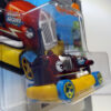 HOT WHEELS BUMP AROUND TREASURE HUNT 2018 ESCALA APROXIMADA 1/64. VISTA TRASERA.
