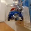 COCHE HW NUEVO A ESCALA 1/64 PERTENECIENTE A LAS EDICIONES LIMITADAS DE TREASURE HUNT 2018 Y A LA COLECCION RIDE ONS. VISTA FRONTAL.