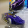 COCHE NUEVO A ESCALA 1/64 PERTENECIENTE A LA COLECCION HW GLOW WHEELS 2019.VISTA FRONTAL.