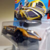 COCHE NUEVO A ESCALA APROXIMADA 1/64 PERTENECIENTE A LA COLECCION GAME OVER 2019. VISTA FRONTAL.