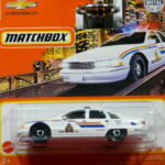 COCHE DE POLICIA NUEVO A ESCALA APROXIMADA 1/64.