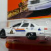 COCHE DE POLICIA NUEVO A ESCALA APROXIMADA 1/64. VISTA TRASERA.
