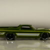 COCHE SEMI-NUEVO PRACTICAMENTE SIN SEÑALES DE USO A ESCALA APROXIMADA 1/64.