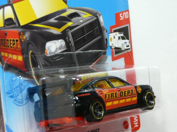 COCHE DE BOMBEROS NUEVO A ESCALA APROXIMADA 1/64. VISTA TRASERA.