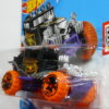 COCHE NUEVO A ESCALA APROXIMADA 1/64 CON DECORACION HALLOWEEN. VISTA FRONTAL.