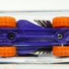 COCHE NUEVO A ESCALA APROXIMADA 1/64 CON DECORACION HALLOWEEN. VISTA INFERIOR.