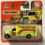 AMBULANCIA NUEVA A ESCALA APROXIMADA 1/64.