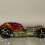 COCHE DE SEGUNDA MANO A ESCALA APROXIMADA 1/64.