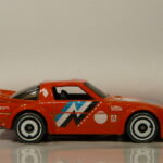 COCHE DE SEGUNDA MANO A ESCALA APROXIMADA 1/64.