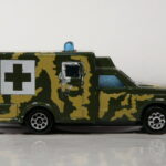 VEHICULO MILITAR DE SEGUNDA MANO A ESCALA APROXIMADA 1/64.