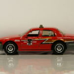 COCHE DE BOMBEROS NUEVO A ESCALA APROXIMADA 1/64.