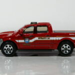 RANCHERA DE BOMBEROS NUEVO A ESCALA APROXIMADA 1/64.