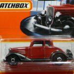 COCHE CLASICO NUEVO A ESCALA APROXIMADA 1/64.