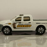 RANCHERA 4X4 SHERIFF NUEVA A ESCALA APROXIMADA 1/64.