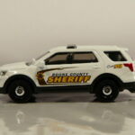 COCHE DE POLICIA SHERIFF TODOTERRENO 4X4 NUEVO A ESCALA APROXIMADA 1/64.