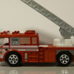 CAMION DE BOMBEROS NUEVO A ESCALA APROXIMADA 1/64.