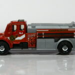 CAMION DE BOMBEROS NUEVO A ESCALA APROXIMADA 1/64.