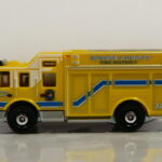 CAMION DE BOMBEROS NUEVO A ESCALA APROXIMADA 1/64.