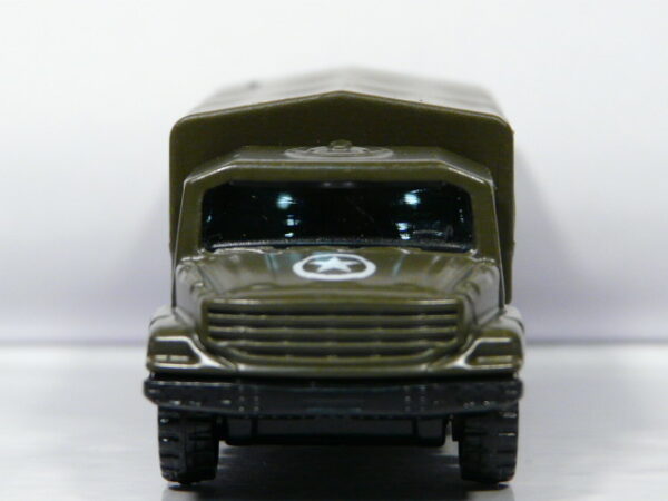 CAMION MILITAR NUEVO A ESCALA APROXIMADA 1/64. VISTA FRONTAL.