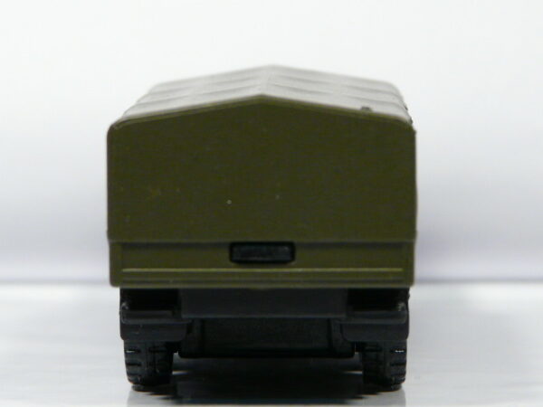 CAMION MILITAR NUEVO A ESCALA APROXIMADA 1/64. VISTA TRASERA.