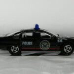 COCHE DE POLICIA NUEVO A ESCALA APROXIMADA 1/64.