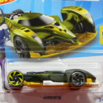 COCHE NUEVO A ESCALA APROXIMADA 1/64.