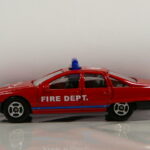 COCHE DE BOMBEROS NUEVO A ESCALA APROXIMADA 1/64.