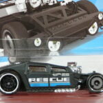 COCHE NUEVO DE RESCATE ESTILO SWAT A ESCALA APROXIMADA 1/64.