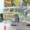 COCHE NUEVO A ESCALA APROXIMADA 1/64. VISTA FRONTAL.