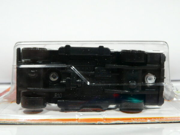 TODOTERRENO 4x4  NUEVO A ESCALA APROXIMADA 1/64. VISTA INFERIOR.