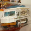 FURGONETA FOOD TRUCK NUEVA A ESCALA APROXIMADA 1/64. VISTA FRONTAL.
