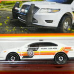 COCHE DE POLICIA NUEVO A ESCALA APROXIMADA 1/64.