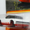 COCHE DEPORTIVO NUEVO A ESCALA APROXIMADA 1/64. VISTA TRASERA.