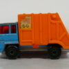 CAMION DE BASURA DE SEGUNDA MANO A ESCALA APROXIMADA 1/64.