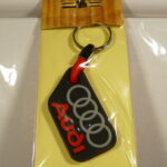 LLAVERO NUEVO DE GOMA Y METAL MARCA AUDI.