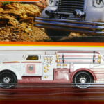 CAMION DE BOMBEROS CLASICO NUEVO A ESCALA APROXIMADA 1/64.