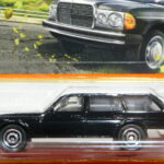 COCHE FAMILIAR NUEVO A ESCALA APROXIMADA 1/64.