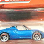 COCHE DEPORTIVO NUEVO A ESCALA APROXIMADA 1/64.
