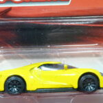 COCHE DEPORTIVO NUEVO A ESCALA APROXIMADA 1/64.