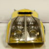 VEHICULO DE SEGUNDA MANO CON ALGUNA SEÑAL DE USO A ESCALA APROXIMADA 1/64. VISTA FRONTAL.