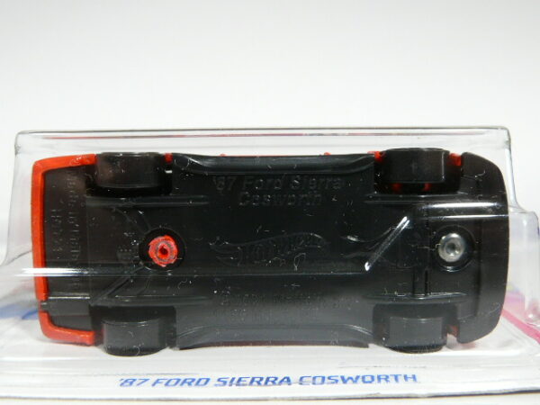 COCHE DE RALLY CLASICO NUEVO A ESCALA APROXIMADA 1/64. VISTA INFERIOR.