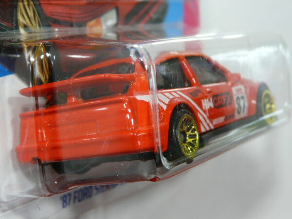 COCHE DE RALLY CLASICO NUEVO A ESCALA APROXIMADA 1/64. VISTA TRASERA.