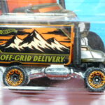 CAMION NUEVO A ESCALA APROXIMADA 1/64.