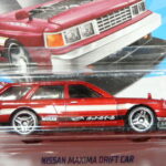 COCHE FAMILIAR NUEVO A ESCALA APROXIMADA 1/64.