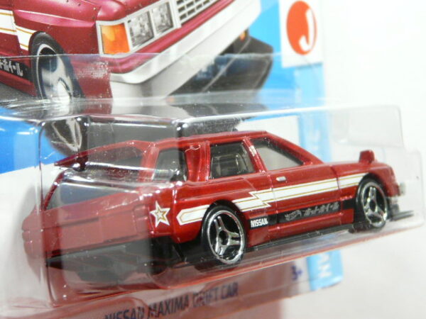 COCHE FAMILIAR NUEVO A ESCALA APROXIMADA 1/64. VISTA TRASERA.