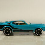 COCHE COUPE CLASICO NUEVO SIN CAJA A ESCALA APROXIMADA 1/64.