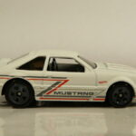 COCHE COUPE CLASICO NUEVO SIN CAJA A ESCALA APROXIMADA 1/64.
