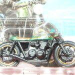 MOTO NUEVA A ESCALA APROXIMADA 1/64.