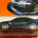COCHE DEPORTIVO CLASICO NUEVO A ESCALA APROXIMADA 1/64.