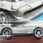 COCHE DEPORTIVO ROADSTER NUEVO A ESCALA APROXIMADA 1/64.